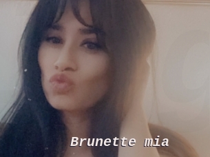 Brunette_mia