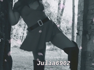 Julia6902