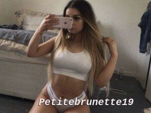 Petitebrunette19